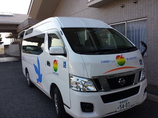 日本テレビより福祉車両の贈呈を受けました。