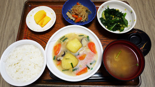 きょうのお昼ごはんは、吉野煮、天かす和え、切り干し煮、味噌汁、くだものでした。