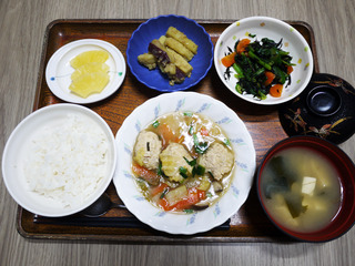 きょうのお昼ごはんは、白菜と肉団子の旨煮・ひじき和え・さつまきんぴら・みそ汁・くだものでした。