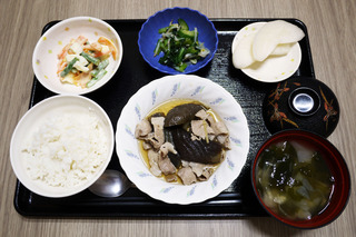 きょうのお昼ごはんは、ナスと豚肉の生姜煮・青菜のからし和え・卵サラダ・みそ汁・くだものでした。