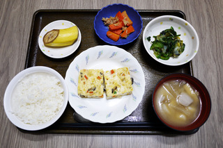 きょうのお昼ごはんは、擬製豆腐・焼きのり和え・ツナ人参・みそ汁・くだものでした。