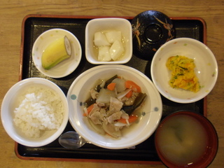 豚肉と根菜の和風ポトフ、かぼちゃサラダ、くずあん、味噌汁、果物でした。