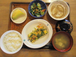 きょうのお昼ご飯は、千草焼き、和え物、ふろふき大根、味噌汁、くだものでした。