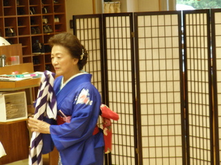今日のボランティアさんは、田村条四郎さんと吉田一条さんによる「熱演花舞台」でした。