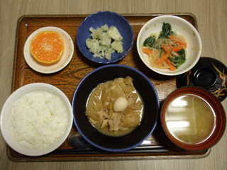 きょうのお昼ごはんは、豚肉と大根の甘味噌煮、和え物、青のりポテト、味噌汁、果物でした。