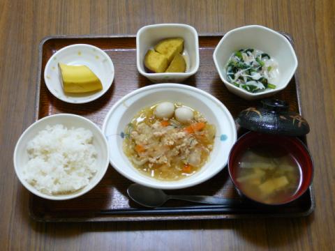【今日のメニュー】　華風煮、おろし和え、煮物、味噌汁、果物です。