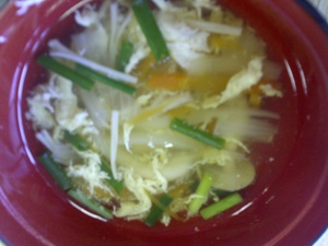 今日のおやつは、野菜スープです。