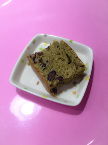 今日のおやつは【緑茶小倉ケーキ】でした。